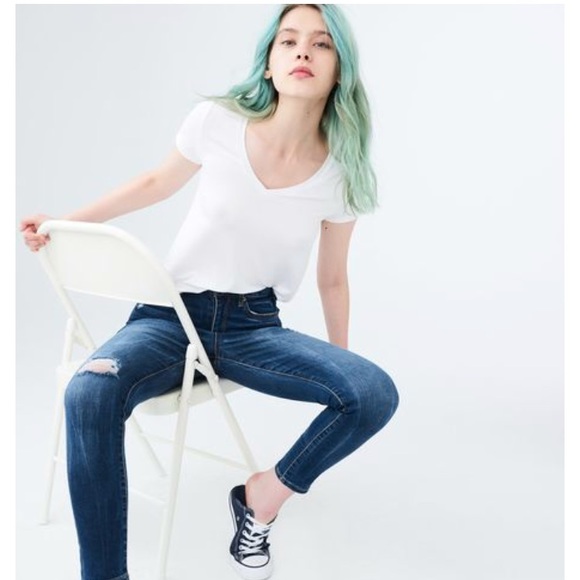 Aeropostale white v-neck - Picture 1 of 3